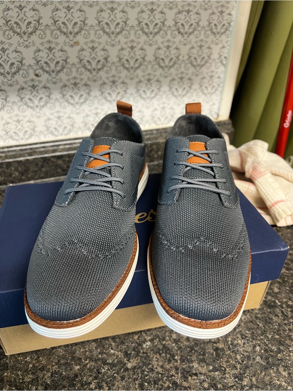 Men's Casual Knit Lace-Up Shoes in Gray with Brown Accents